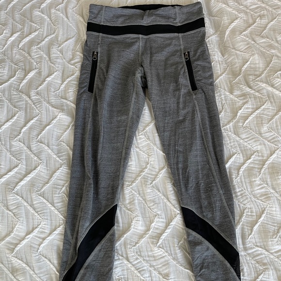 Lululemon gray spandex pants with zipper pockets - Picture 3 of 3